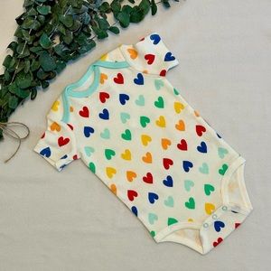 NWOT Primary Organic short sleeve babysuit in rainbow heart size 3-6M